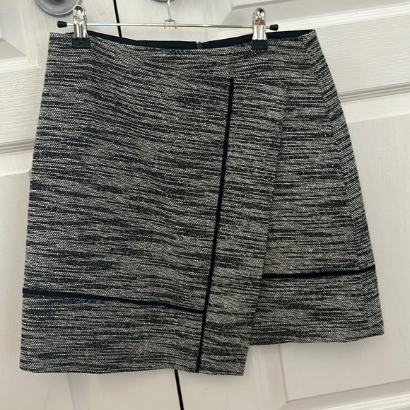 Black and white boucle skirt - Picture 1 of 3